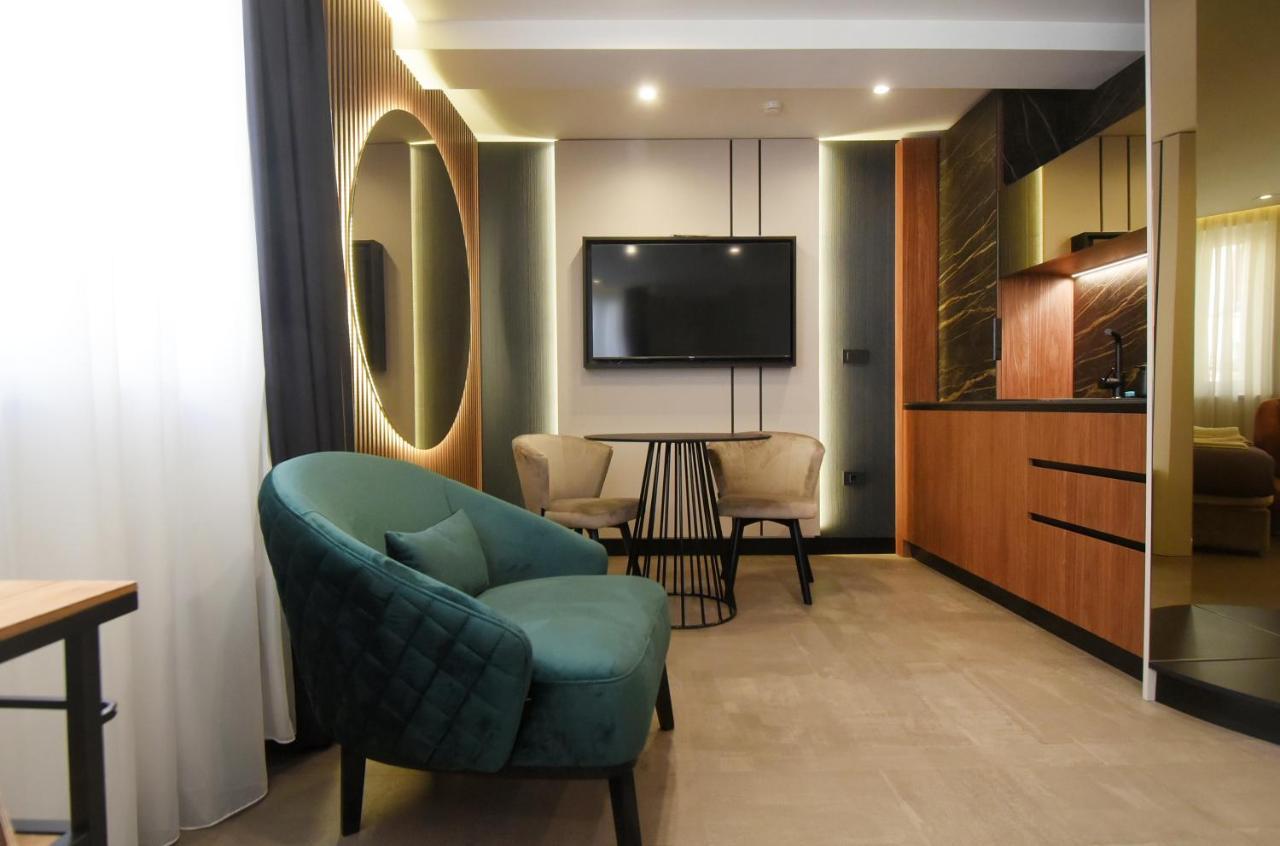 Grandeur Apartments พูลา ภายนอก รูปภาพ