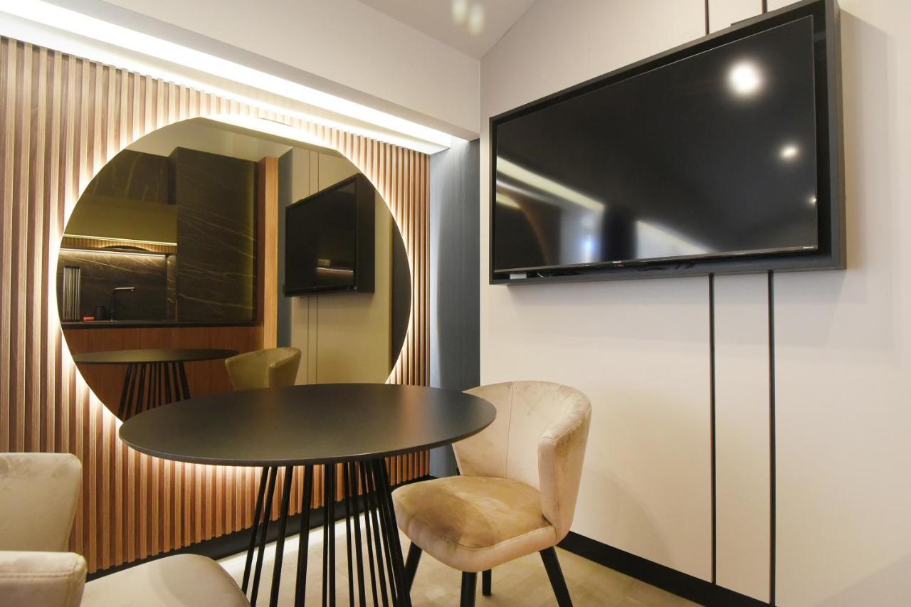 Grandeur Apartments พูลา ภายนอก รูปภาพ