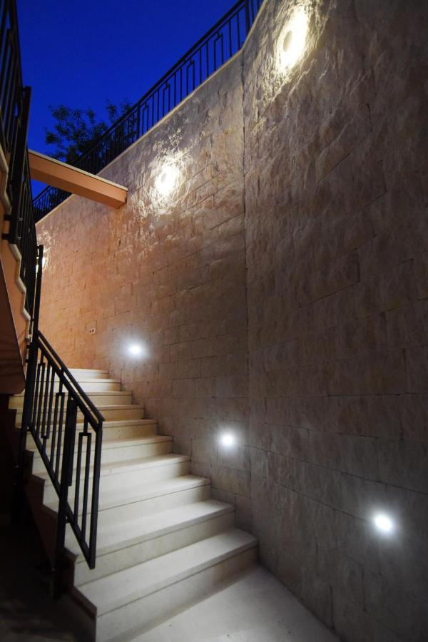 Grandeur Apartments พูลา ภายนอก รูปภาพ