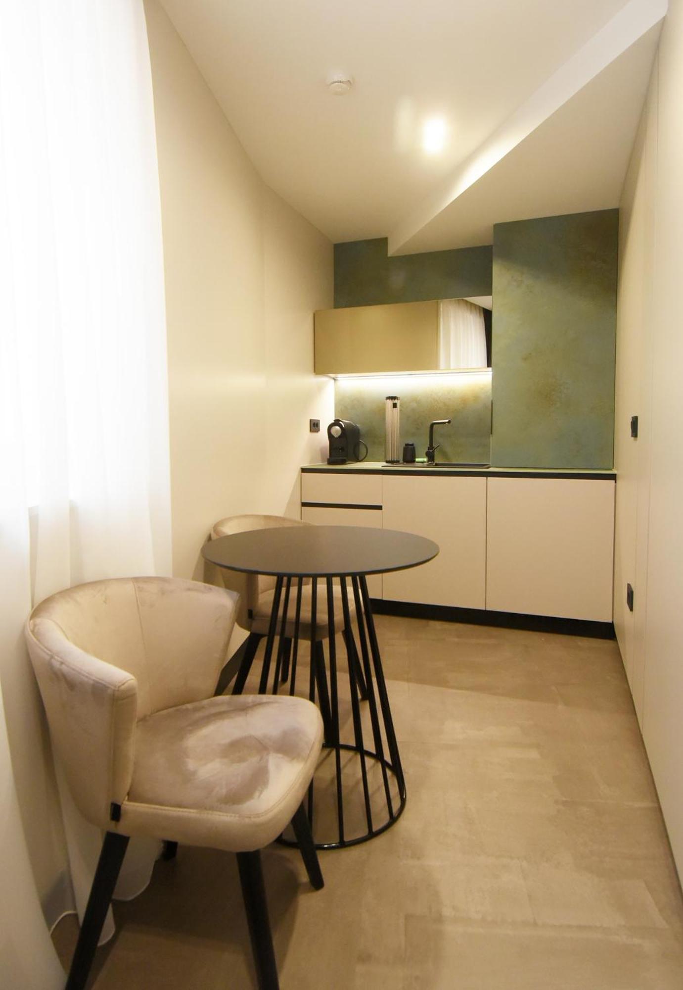 Grandeur Apartments พูลา ภายนอก รูปภาพ