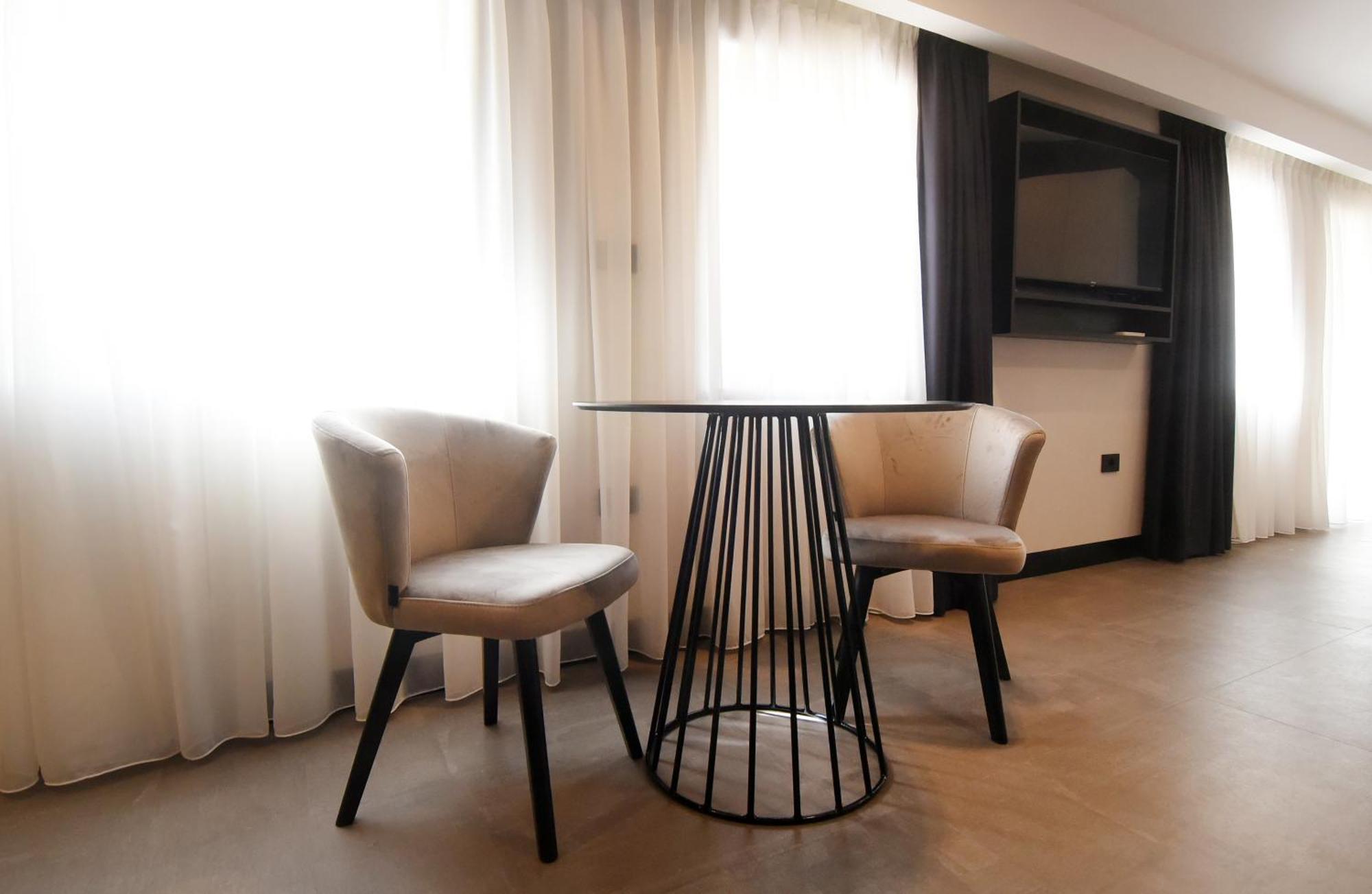 Grandeur Apartments พูลา ภายนอก รูปภาพ